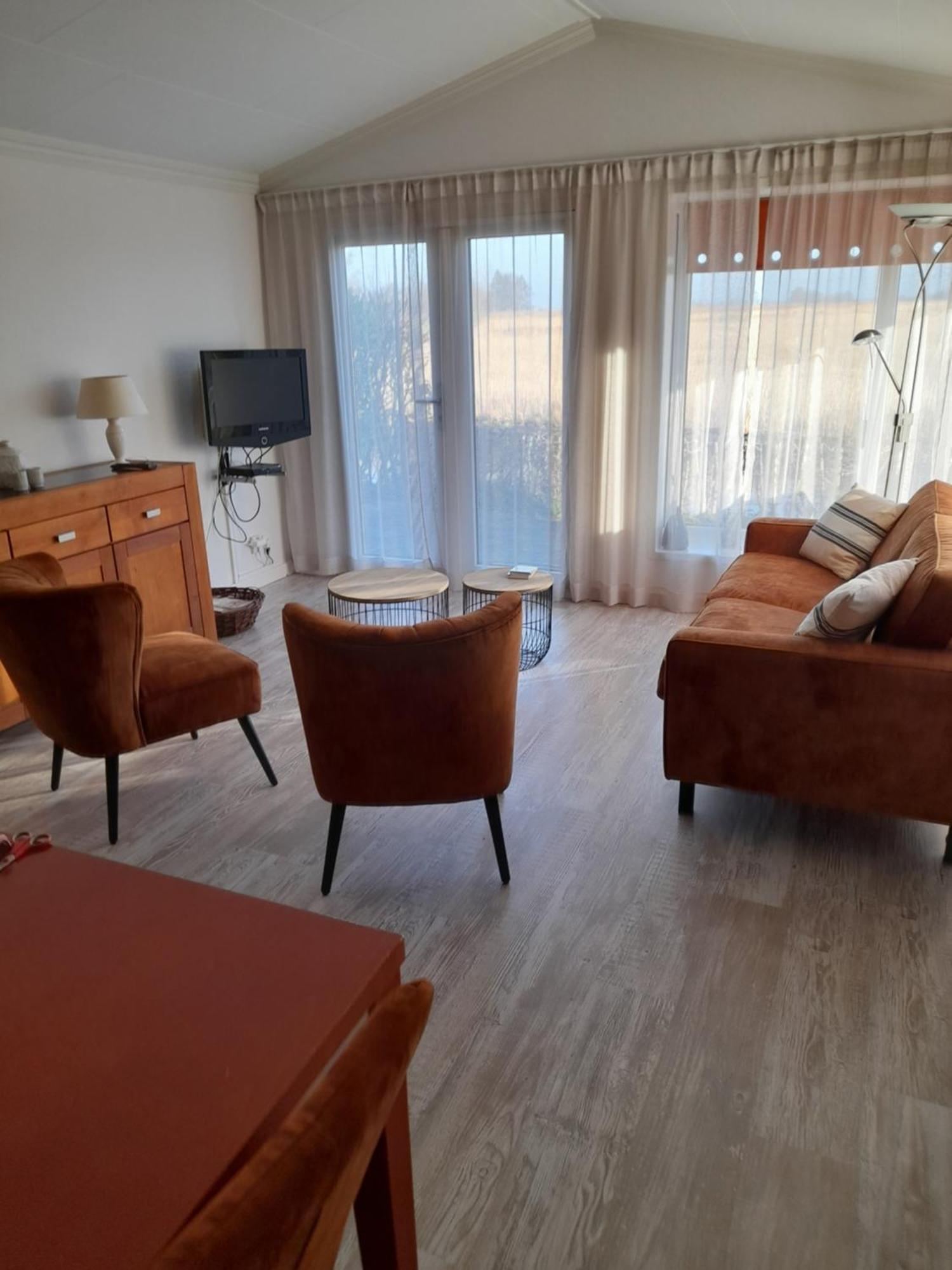 Wuivend Riet Gelegen Op Resort Venetie Giethoorn Habitación foto