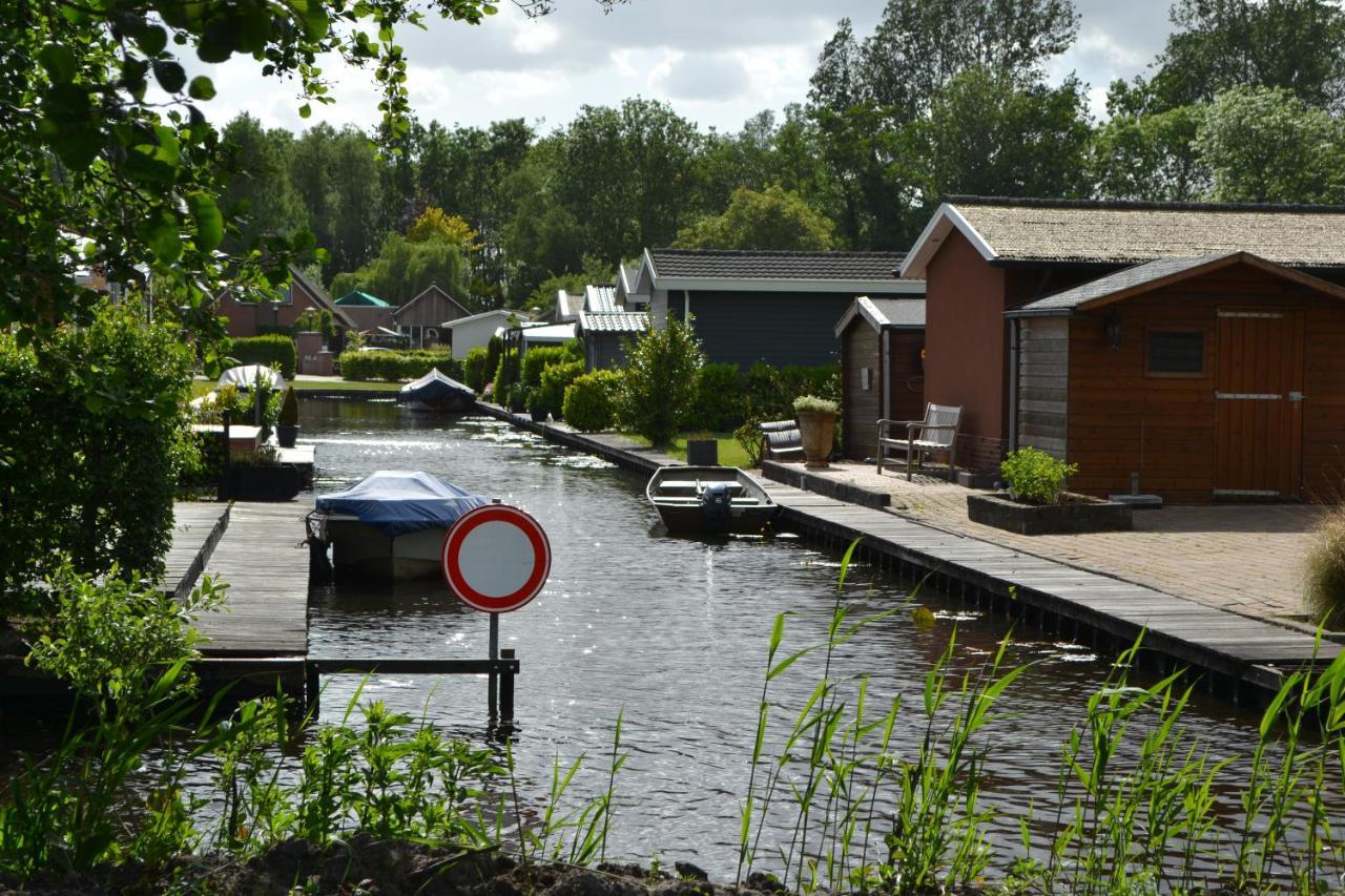 Wuivend Riet Gelegen Op Resort Venetie Giethoorn Exterior foto